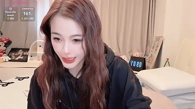 Snapshot of Neyllar chatting on February 24, 2025, 5:09 pm Neyllar online show from February 24, 2025, 5:09 pm