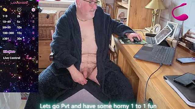 Adamdaddybear online show from April 11, 2026, 7:45 am