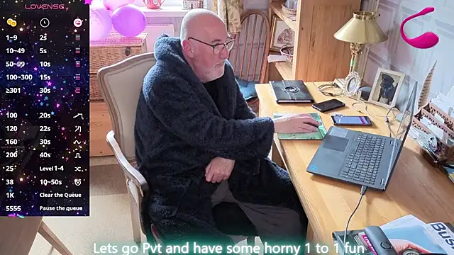 Snapshot of Adamdaddybear chatting on June 17, 2026, 7:44 am Adamdaddybear online show from June 17, 2026, 7:44 am