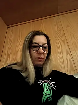 Snapshot of SukyGirl chatting on January 10, 2025, 8:29 am SukyGirl online show from January 10, 2025, 8:29 am