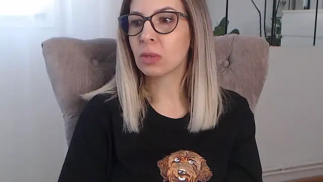 Snapshot of SukyGirl chatting on January 16, 2025, 9:27 am SukyGirl online show from January 16, 2025, 9:27 am