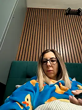 Snapshot of SukyGirl chatting on January 17, 2025, 12:31 pm SukyGirl online show from January 17, 2025, 12:31 pm