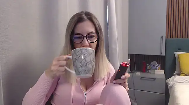 Snapshot of SukyGirl chatting on January 19, 2025, 11:56 am SukyGirl online show from January 19, 2025, 11:56 am