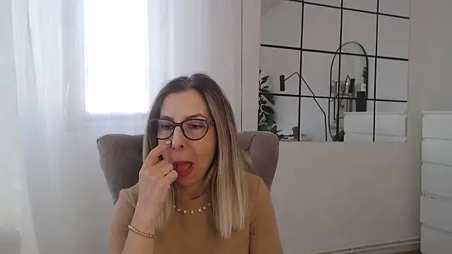 Snapshot of SukyGirl chatting on January 23, 2025, 10:32 am SukyGirl online show from January 23, 2025, 10:32 am