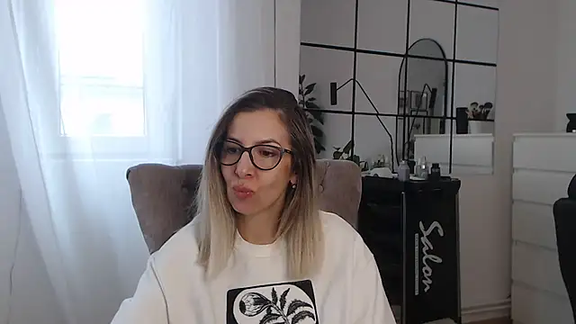 Snapshot of SukyGirl chatting on January 25, 2025, 8:31 am SukyGirl online show from January 25, 2025, 8:31 am