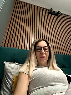 Snapshot of SukyGirl chatting on January 27, 2025, 4:30 am SukyGirl online show from January 27, 2025, 4:30 am