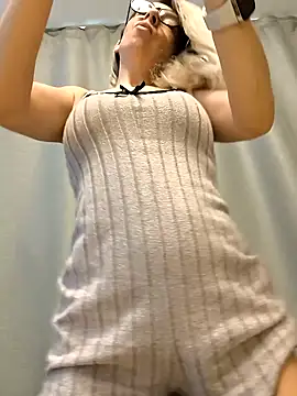 Snapshot of SukyGirl chatting on February 2, 2025, 8:24 am SukyGirl online show from February 2, 2025, 8:24 am