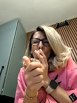 Snapshot of SukyGirl chatting on February 9, 2025, 8:33 am SukyGirl online show from February 9, 2025, 8:33 am