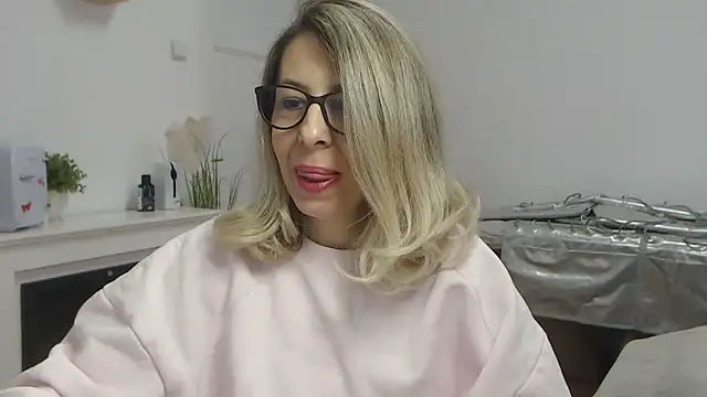 Snapshot of SukyGirl chatting on February 10, 2025, 9:36 am SukyGirl online show from February 10, 2025, 9:36 am