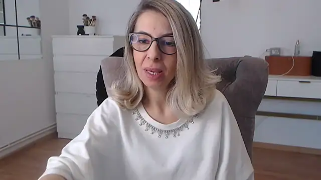 Snapshot of SukyGirl chatting on February 11, 2025, 8:48 am SukyGirl online show from February 11, 2025, 8:48 am