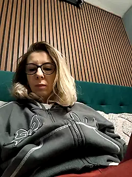 Snapshot of SukyGirl chatting on February 12, 2025, 6:29 am SukyGirl online show from February 12, 2025, 6:29 am