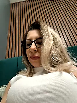 Snapshot of SukyGirl chatting on February 25, 2025, 5:08 am SukyGirl online show from February 25, 2025, 5:08 am