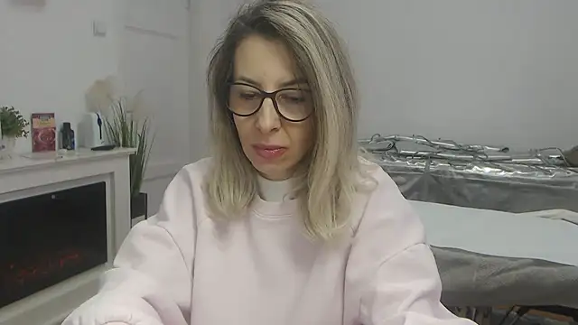 Snapshot of SukyGirl chatting on February 25, 2025, 8:14 am SukyGirl online show from February 25, 2025, 8:14 am