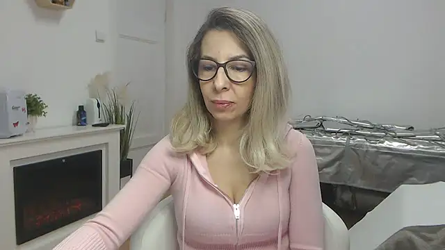 Snapshot of SukyGirl chatting on February 27, 2025, 6:50 am SukyGirl online show from February 27, 2025, 6:50 am