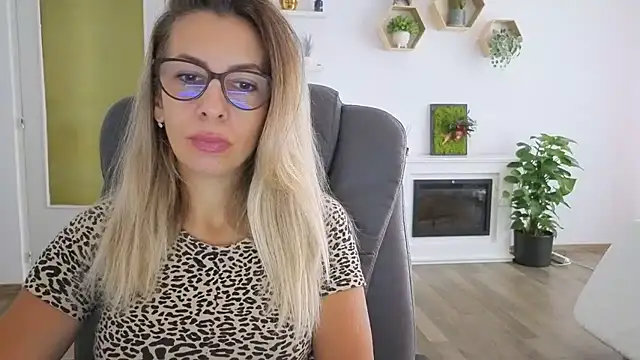 Snapshot of SukyGirl chatting on September 10, 2025, 6:57 am SukyGirl online show from September 10, 2025, 6:57 am