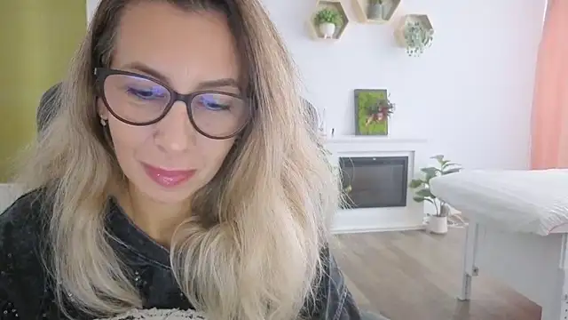 Snapshot of SukyGirl chatting on September 24, 2025, 6:50 am SukyGirl online show from September 24, 2025, 6:50 am