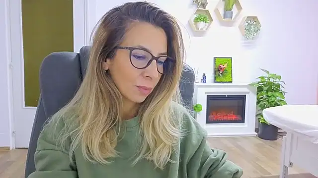 Snapshot of SukyGirl chatting on October 13, 2025, 7:41 am SukyGirl online show from October 13, 2025, 7:41 am