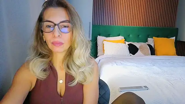 Snapshot of SukyGirl chatting on October 17, 2025, 9:56 am SukyGirl online show from October 17, 2025, 9:56 am