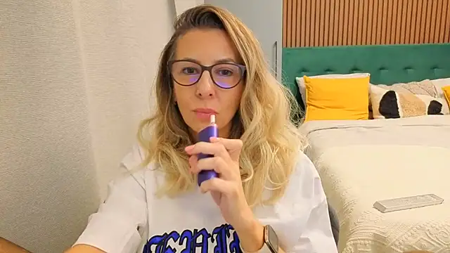 Snapshot of SukyGirl chatting on October 22, 2025, 10:15 am SukyGirl online show from October 22, 2025, 10:15 am