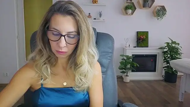 Snapshot of SukyGirl chatting on October 23, 2025, 7:40 am SukyGirl online show from October 23, 2025, 7:40 am