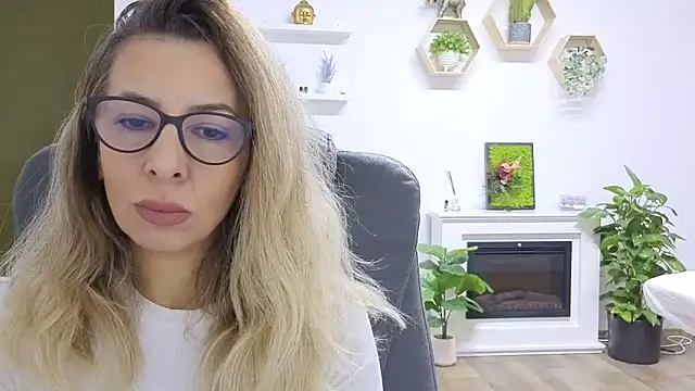 Snapshot of SukyGirl chatting on November 11, 2025, 8:14 am SukyGirl online show from November 11, 2025, 8:14 am