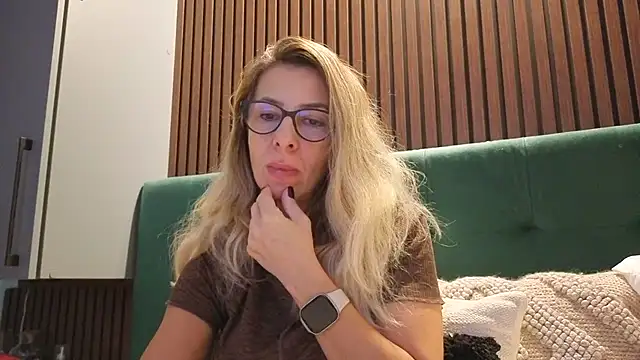 Snapshot of SukyGirl chatting on November 12, 2025, 11:10 am SukyGirl online show from November 12, 2025, 11:10 am