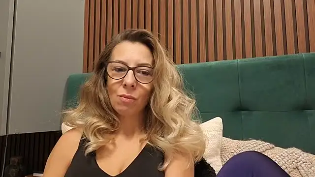 Snapshot of SukyGirl chatting on November 26, 2025, 11:22 am SukyGirl online show from November 26, 2025, 11:22 am