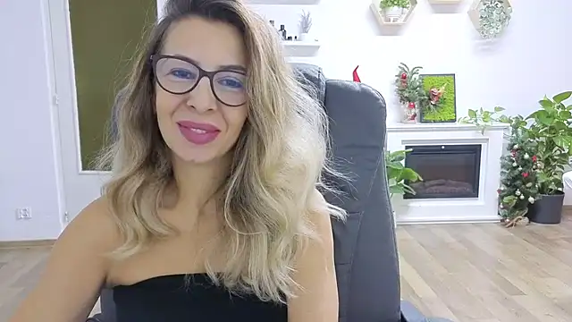 Snapshot of SukyGirl chatting on November 28, 2025, 9:23 am SukyGirl online show from November 28, 2025, 9:23 am