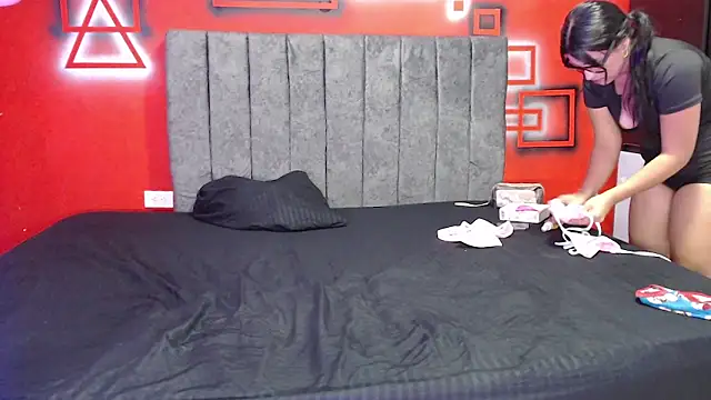 dirty couple22 online show from October 5, 2025, 2:04 pm