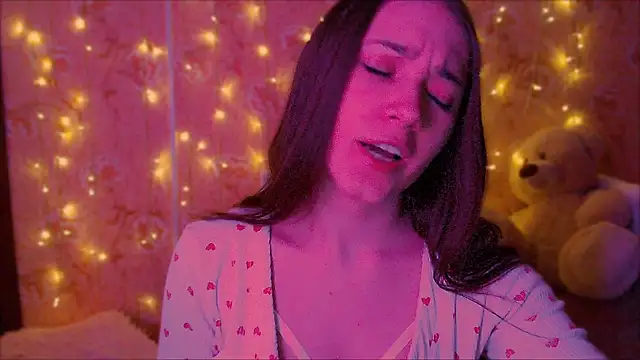 fluffy kitty  online show from February 24, 2026, 6:28 pm