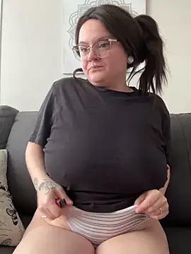 Sweetleeahxx online show from January 8, 2025, 5:26 pm