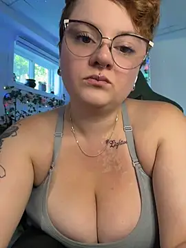 Sweetleeahxx online show from July 3, 2026, 12:11 pm