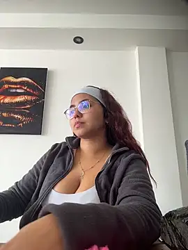 Miapeyton online show from November 18, 2025, 3:27 pm