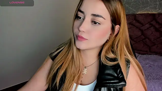 Snapshot of Lucia_star__ chatting on December 28, 2024, 8:04 pm Lucia star online show from December 28, 2024, 8:04 pm