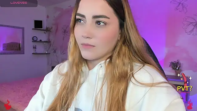 Snapshot of Lucia_star__ chatting on February 12, 2025, 2:56 am Lucia star online show from February 12, 2025, 2:56 am