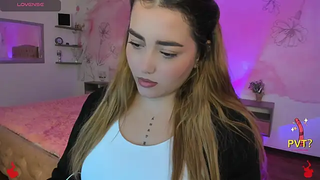 Snapshot of Lucia_star__ chatting on February 13, 2025, 2:45 am Lucia star online show from February 13, 2025, 2:45 am