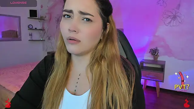 Snapshot of Lucia_star__ chatting on February 13, 2025, 5:48 am Lucia star online show from February 13, 2025, 5:48 am