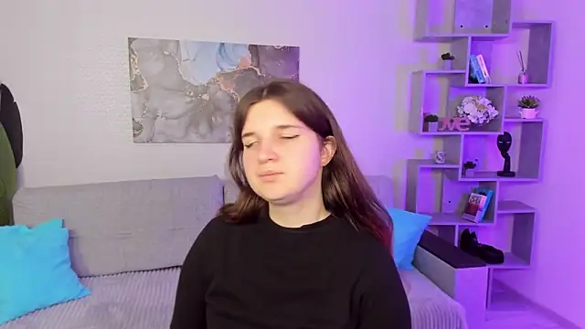 BonneyLove online show from September 14, 2025, 5:45 pm