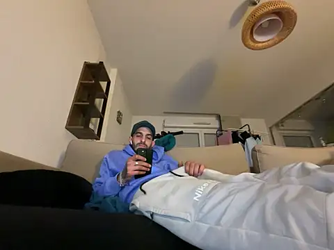 Rebeu313 online show from February 21, 2025, 6:37 pm