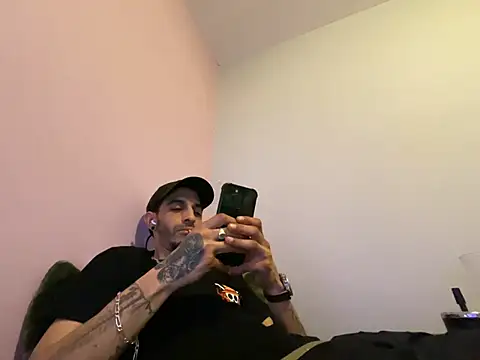 Rebeu313 online show from February 10, 2026, 11:42 pm