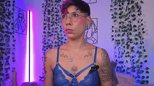 Snapshot of MiaMorgan_ chatting on May 27, 2026, 2:25 pm MiaMorgan online show from May 27, 2026, 2:25 pm