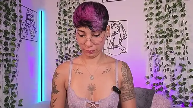 Snapshot of MiaMorgan_ chatting on June 20, 2026, 2:53 pm MiaMorgan online show from June 20, 2026, 2:53 pm
