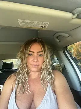 sunshinekisses online show from October 14, 2025, 5:25 pm