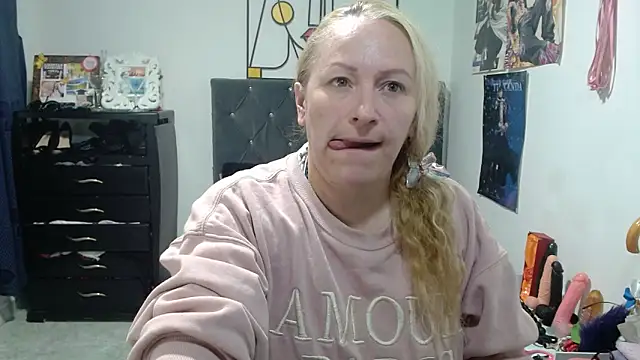 emperabigbootybigass online show from April 27, 2026, 12:14 pm