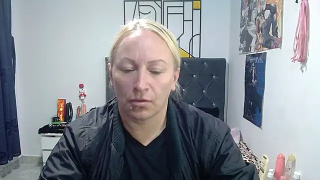 Snapshot of emperabigbootybigass chatting on May 19, 2026, 12:22 pm emperabigbootybigass online show from May 19, 2026, 12:22 pm