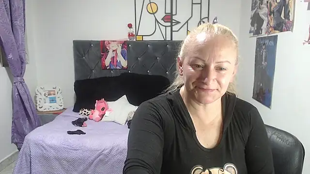 Snapshot of emperabigbootybigass chatting on June 2, 2026, 12:34 am emperabigbootybigass online show from June 2, 2026, 12:34 am