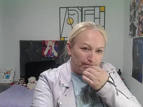 Snapshot of emperabigbootybigass chatting on June 19, 2026, 12:20 pm emperabigbootybigass online show from June 19, 2026, 12:20 pm