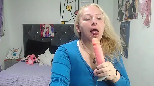 Snapshot of emperabigbootybigass chatting on July 6, 2026, 12:24 pm emperabigbootybigass online show from July 6, 2026, 12:24 pm
