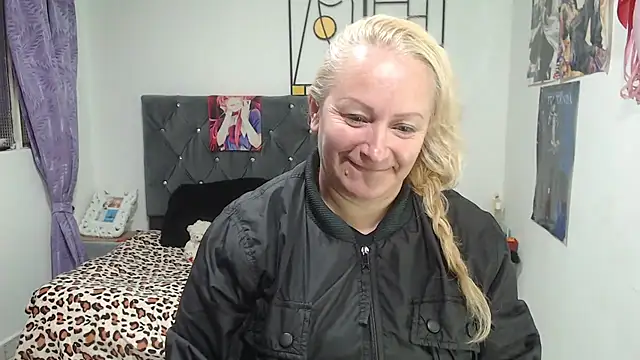 Snapshot of emperabigbootybigass chatting on July 16, 2026, 12:33 pm emperabigbootybigass online show from July 16, 2026, 12:33 pm