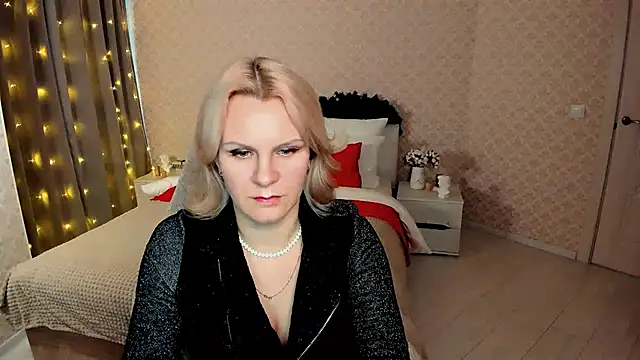 Snapshot of Louisa_Bay chatting on January 15, 2025, 7:48 am Louisa Bay online show from January 15, 2025, 7:48 am